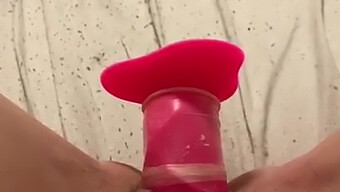 18-Jähriges Amateurgirl Nutzt Großes Sextoy Für Intensives Solospiel