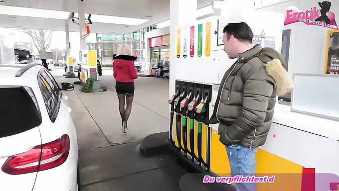 Duitse Tienerslet Krijgt Een Blowjob En Wordt Geneukt Bij Een Tankstation