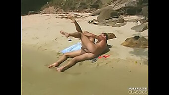 Vintage Porno: Velike Naravne Joške Laure Palmer V Beach Bums